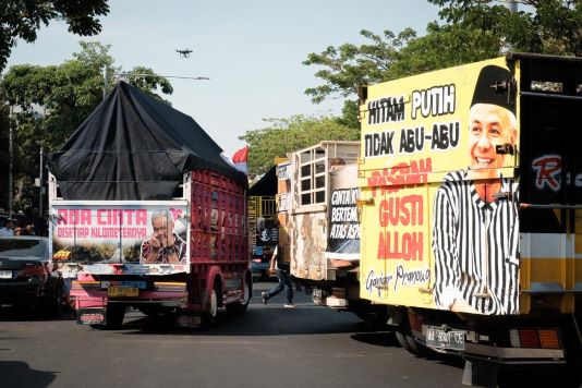 ASYIKNYA GANJAR JADI BAPAK TRUK NUSANTARA
