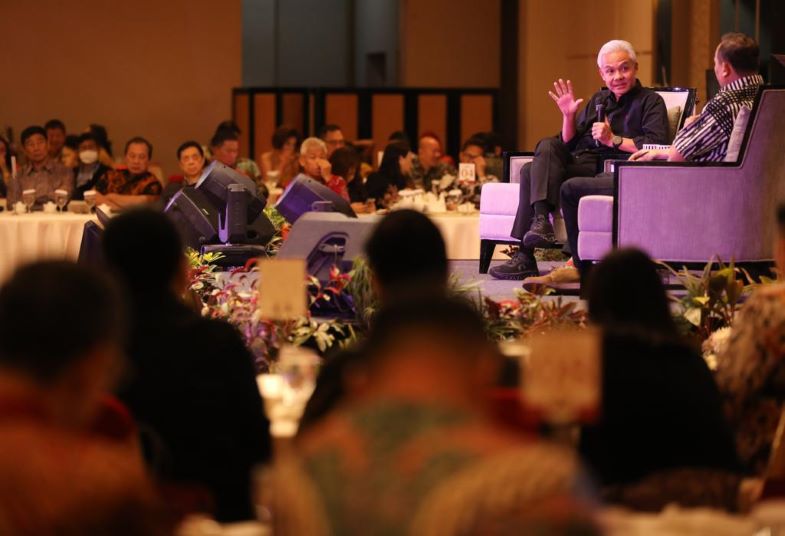 MBOTEN KORUPSI MBOTEN NGAPUSI - NYA GANJAR TARIK 97 PABRIK PINDAH KE JATENG