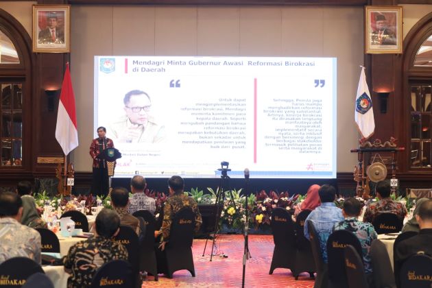 PERCEPAT PELAYANAN PUBLIK DI DAERAH, GUBERNUR DIMINTA AWASI REFORMASI BIROKRASI