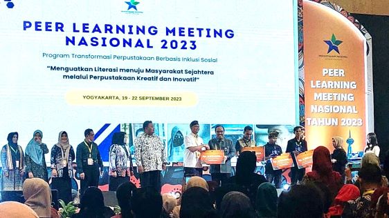 INOVASI SIPESAT DENPASAR RAIH PENGHARGAAN PERPUSTAKAAN TERBAIK NASIONAL 2023