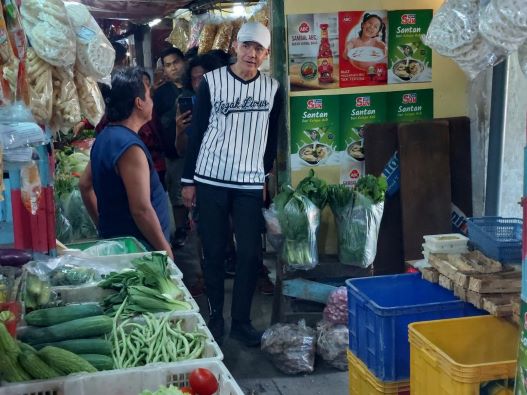 HOBI JALAN DAN LARI, GANJAR JUGA TAK RISIH BLUSUKAN KE PASAR