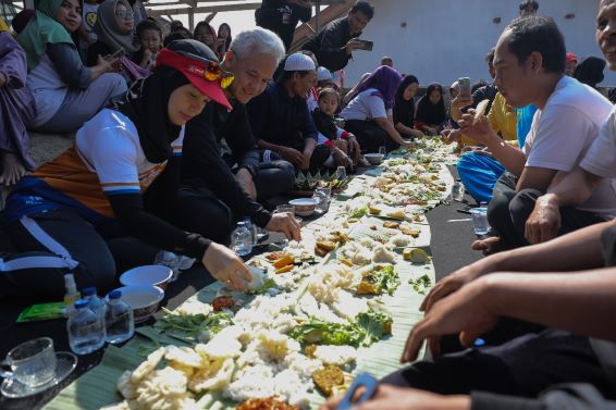 MENGINAP DI RUMAH WARGA CIANJUR, GANJAR DIAJAK SARAPAN ALA MAYORAN