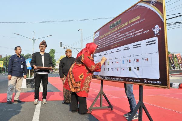 GILIRAN SRAGEN ESTAFET KIRAB BENDERA PARPOL PESERTA PEMILU 2024