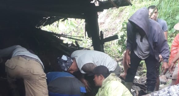 SATU TEWAS KORBAN LONGSOR KARANGASEM BALI