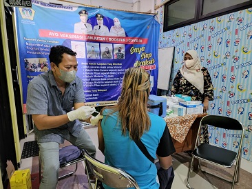 Luar Biasa : Masyarakat Antusias Ikuti Vaksinasi Di UPT Puskesmas Balongpanggang