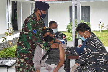 Danlanal Kotabaru : Warga Yang Sudah Vaksin Tetap Patuhi Prokes