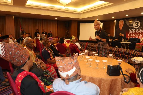 TOKOH ADAT NTT BICARA KEBHINEKAAN KE GANJAR