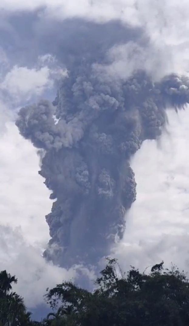47 PENDAKI TERDAMPAK ERUPSI GUNUNG MARAPI SUMATERA BARAT