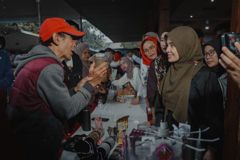 BERTEMU PELAKU UMKM BANDUNG BARAT, ATIKOH KAGUMI GULA STEVIA
