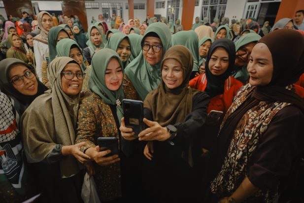 DOA BERSAMA DI PONPES CIPASUNG TASIKMALAYA, SANTRIWATI PANGGIL IBU MERTUA KE ATIKOH