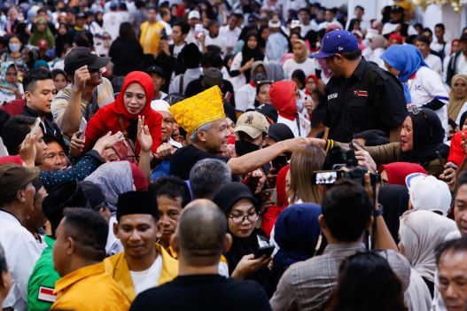 WARGA SULTENG TAK LUPA, GANJAR DATANG MEMBANTU KORBAN GEMPA DONGGALA