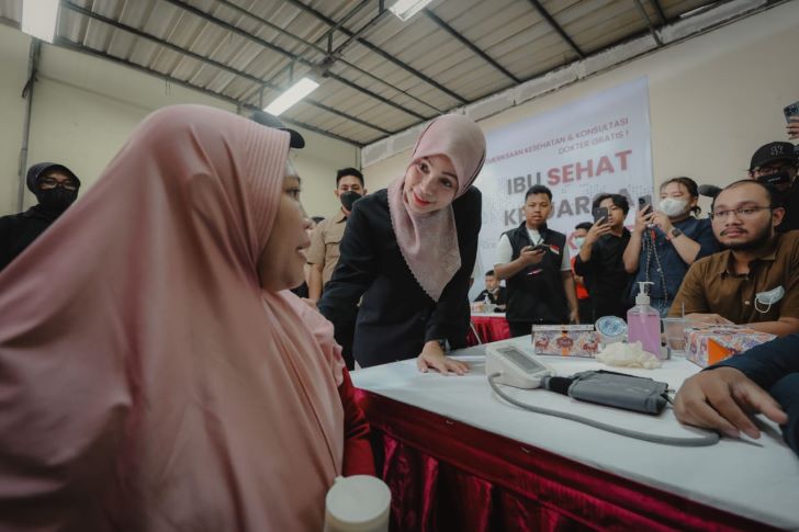 ATIKOH GANJAR EDUKASI KESEHATAN PADA PEREMPUAN