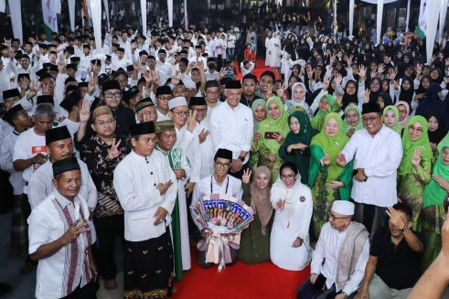 KEJUTAN ALUNAN HADROH ULTAH ALAM GANJAR KE 22 DI PONPES NURUL HUDA SETU BEKASI