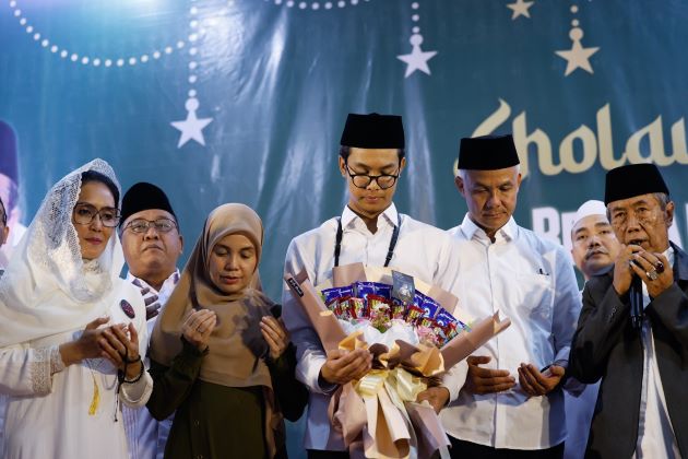 GANJAR AJAK ATIKOH DAN ALAM SILATURAHMI KE PESANTREN DI BEKASI, SANTRI HEBOH