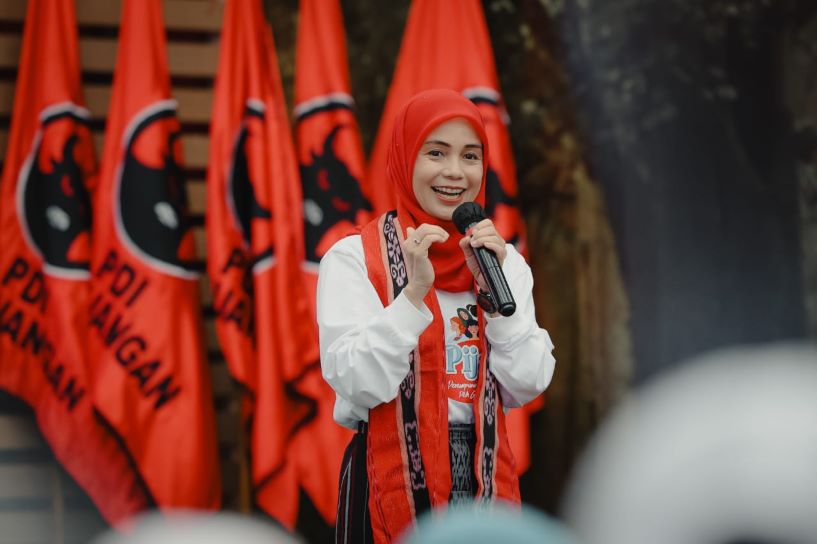 ATIKOH SEBUT DUKUNGAN PEREMPUAN SENJATA RAHASIA PEMENANGAN GANJAR - MAHFUD