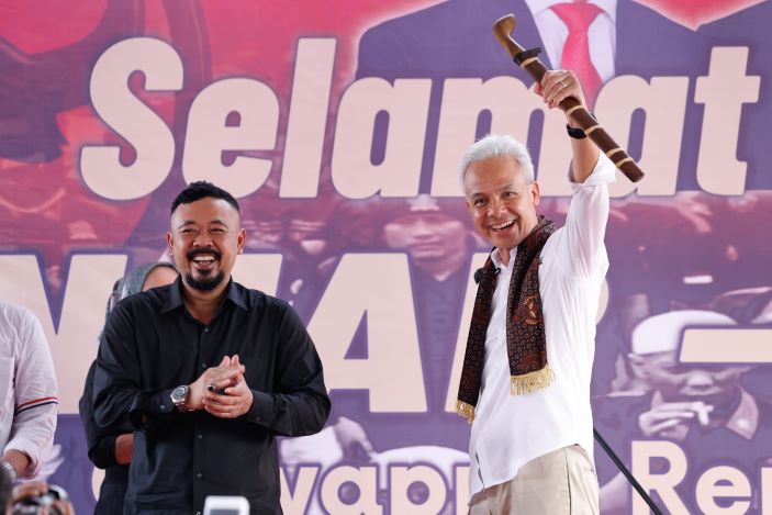 HADIAH PUSAKA BEDOG LUBUK, SIMBOL KARAWANG INGIN MENANGKAN GANJAR