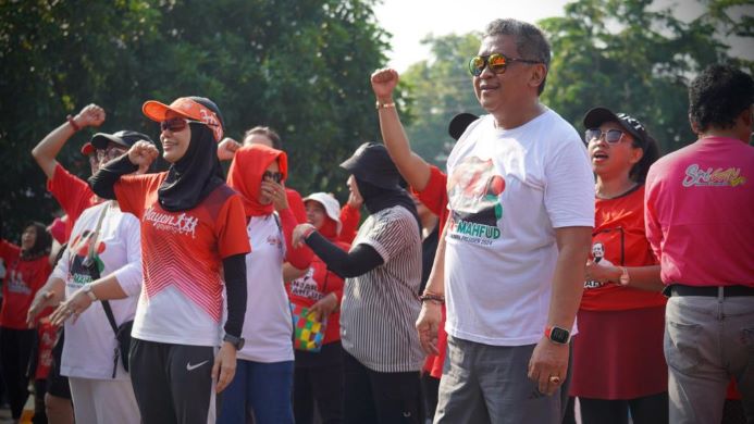 VIBES POSITIF ATIKOH GANJAR IKUT LARI MARATHON SEMARANG 10K