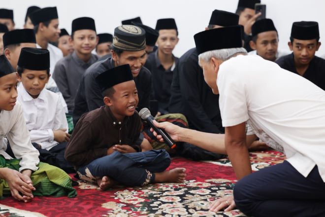 DI MAGELANG, GANJAR TEGASKAN PEMBERDAYAAN PESANTREN JADI PRIORITAS