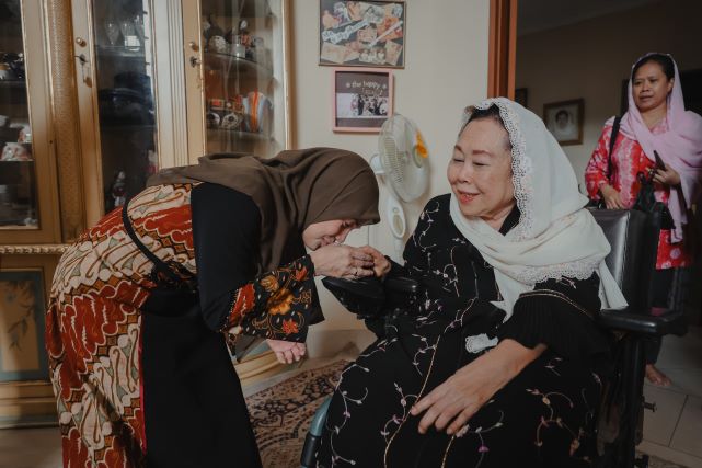 SOWAN KE ISTRI GUS DUR, ATIKOH GANJAR NGALAP BERKAH