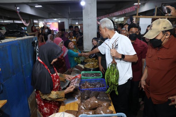 GANJAR KUNJUNGI PASAR INDUK WONOSOBO, RINDU PEDAGANG TEROBATI