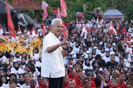 TIGA BANTENG RAKSASA SAMBUT GANJAR DI MAGELANG