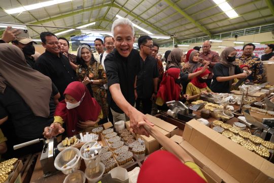 MEMBELA PETANI TEMBAKAU, GANJAR INGIN PRODUKSI TEMBAKAU INDONESIA MENINGKAT