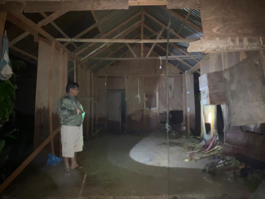 BANJIR BANDANG MANDAILING NATAL, PULUHAN JIWA MENGUNGSI