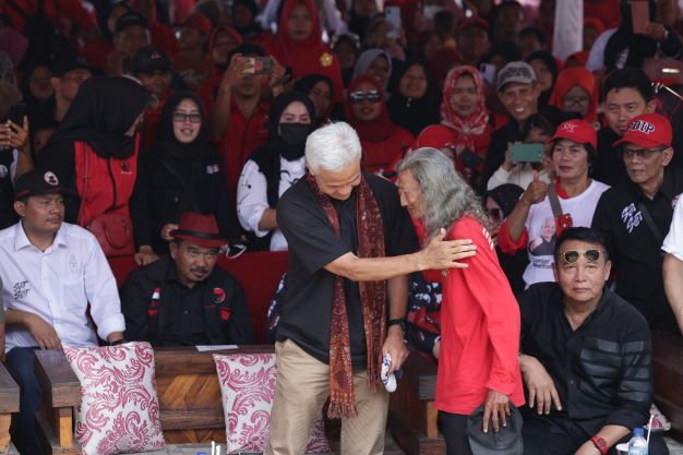 RIBUAN WARGA MAJALENGKA SENANG KTP SAKTI GANJAR