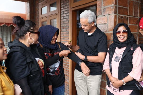 PULANG KAMPUNG, GANJAR SAPA TETANGGA DAN TEMAN MASA KECIL