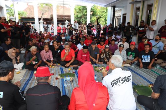 GANJAR MAU BANTU MODAL USAHA WARGA SUKOHARJO TAPI DILARANG BAWASLU