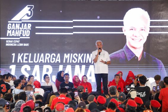 DARI SUKOHARJO, GANJAR LUNCURKAN PROGRAM 1 KELUARGA MISKIN 1 SARJANA