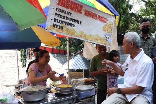 PENGUNJUNG MATA AIR COKRO KLATEN HEBOH SAMBUT KEDATANGAN GANJAR