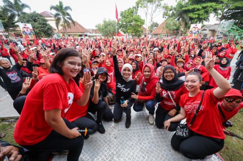 ATIKOH GANJAR SENAM BARENG WARGA KOTA MAGELANG, CERITA SOAL MANFAAT KTP SAKTI