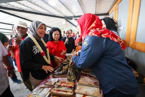 KETEMU ATIKOH, PELAKU UMKM TEGAL MENGAKUI PROGRAM GANJAR BERMANFAAT