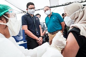 Menparekraf Tinjau Sentra Vaksinasi COVID-19 MNC di Kebon Jeruk Jakarta Barat