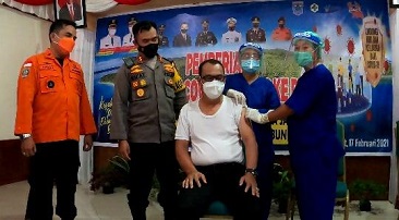 Bupati Mentawai Sebut Warga yang Menolak Vaksin Akan Rugi Sendiri