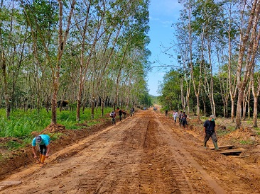 Berkat TMMD,  Hutan Mulai Berubah Menjadi  Jalan penghubung Antar Desa. 