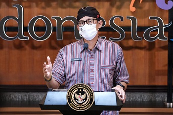 Sandiaga Uno Bantu Beasiswa Rp25 Juta Putra-Putri Yatim Piatu Akibat COVID-19