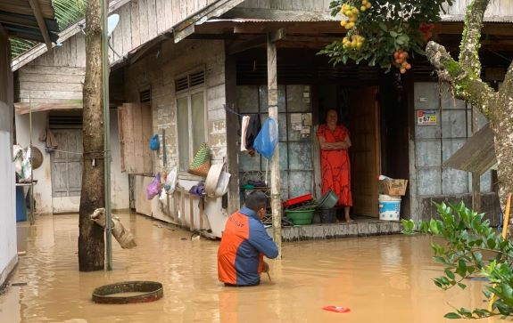 SABTU, MINGGU, LIMA KABUPATEN SATU KOTA DISAPU BANJIR