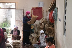 Gubernur Jatim Kunjungi IKM Ayaman Bambu Magetan