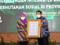 Gubernur Jatim Raih Penghargaan dari Menteri Lingkungan Hidup dan Kehutanan RI