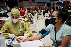 Menparekraf Apresiasi Poltekpar Bali Jadi Central Vaksinasi Booster dalam Upaya Bangkitkan Ekonomi