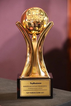 Terima TOP Pembina BUMD 2021, Gubernur Khofifah: Dedikasi Bagi Masyarakat Jatim Sekaligus Menjadi Penyemangat Bagi BUMD Jatim