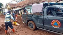 Gerak Cepat Tim Gabungan Dalam Penanganan Banjir di Bandung Barat 