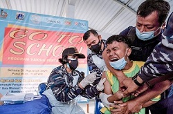 Menparekraf Bersama 1.400 Pelajar Jalani Vaksinasi COVID-19 di Kolinlamil Jakarta Utara