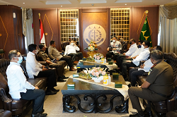 JAKSA AGUNG REPUBLIK INDONESIA MENERIMA KUNJUNGAN KEPALA BADAN HUBUNGAN PENEGAKAN HUKUM, KEAMANAN, DAN PERTAHANAN KAMAR DAGANG INDUSTRI (KADIN) INDONESIA