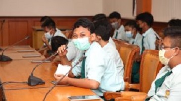 Ditemui Sekda, Siswa Siswi SMPN 1 Belajar Kelembagaan Di Pemkab Sampang