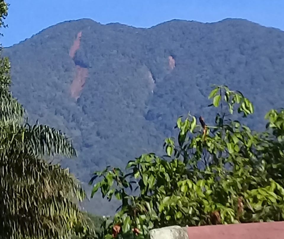 LONGSOR ANCAM KAWASAN GUNUNG SALAK