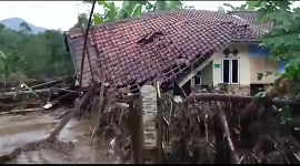 Satu Jembatan Rusak Berat Akibat Banjir Bandang di Kabupaten Garut