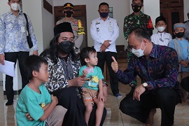 Tuntas! Dirjen Dukcapil Selesaikan Akta Lahir Anak dengan Nama Terpanjang di Tuban